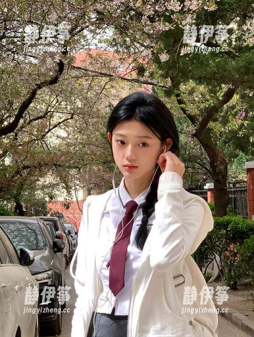 166fun发布趣闻，听说某位网红最近在家入住“吃瓜村”！