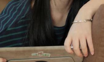 一边浏览“166吃瓜fun”网页版，安卓手机突然不听话，这到底是吃瓜还是捡漏？