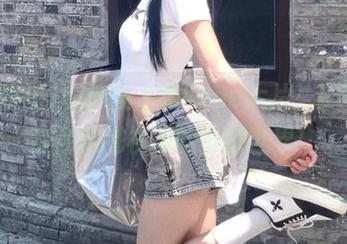 在沙发上蹭Free大片，51吃瓜带你走进视频的奇妙世界！