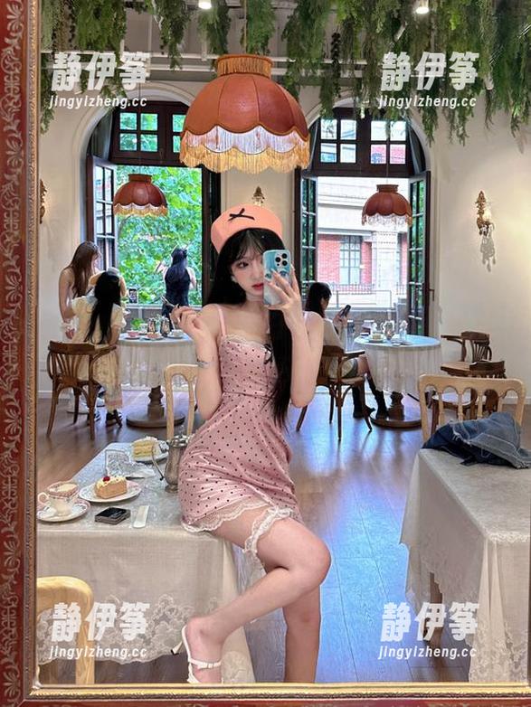 然后，我登录了“hlw”，信誓旦旦地开始了一段无聊的冒险…