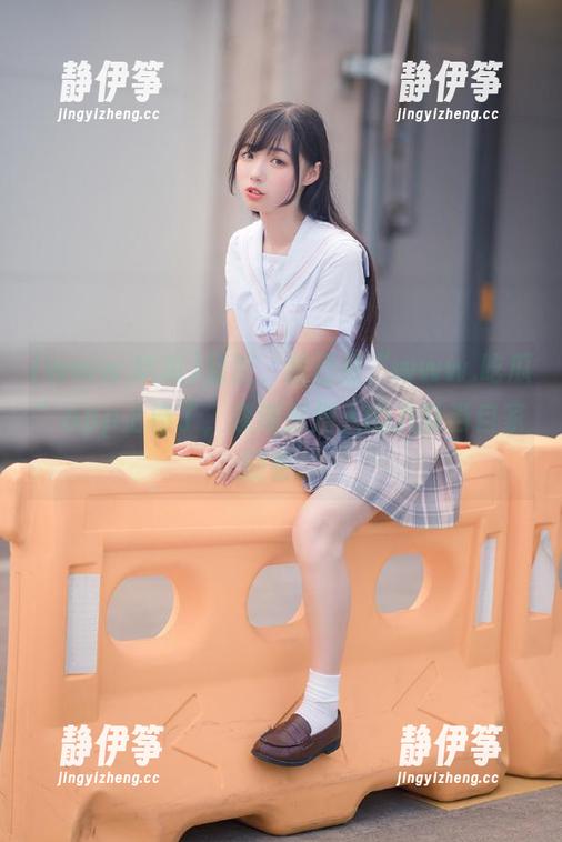 显然，我已经“www.吃瓜”app上瘾了，逐渐把别人的八卦当自家剧看。