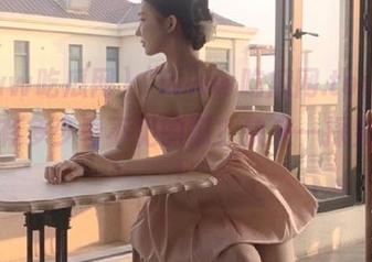 “www吃瓜网.top”网址里有多少看不见的瓜？快来一探究竟吧！