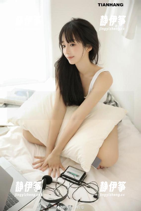 收藏“xgua99”手机App，做个瓜友，天天开心吃瓜心不慌！