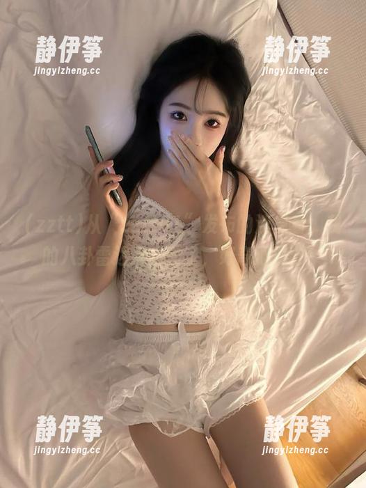 从“zztt01”发布的消息看，我的八卦雷达又启动了，好奇心满分！