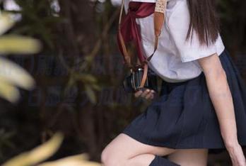 刷新吃瓜网，感觉自己快要掉进今日那些大瓜的入口里了……