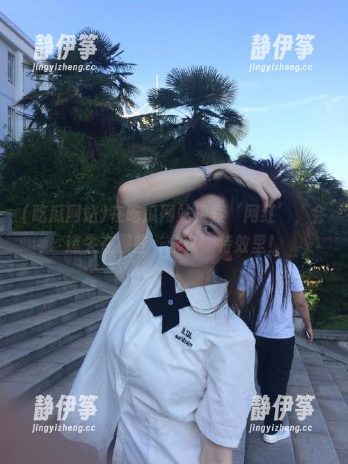 在吃瓜网站搜索‘网红’，会迷失在那些‘永久’特效里！