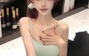 有点冷，果然是“黑料吃瓜”网站的反差黑料！我真想去找个人说说心里话！