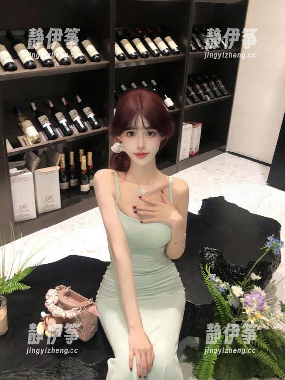 有点冷，果然是“黑料吃瓜”网站的反差黑料！我真想去找个人说说心里话！