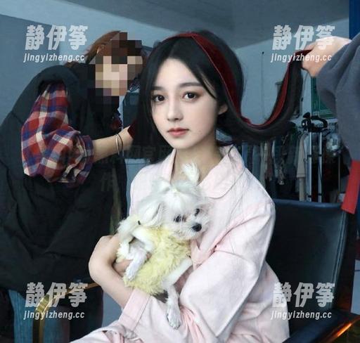 黑料网官网又追踪出了一段新骚操作，眼睛都不够用了！